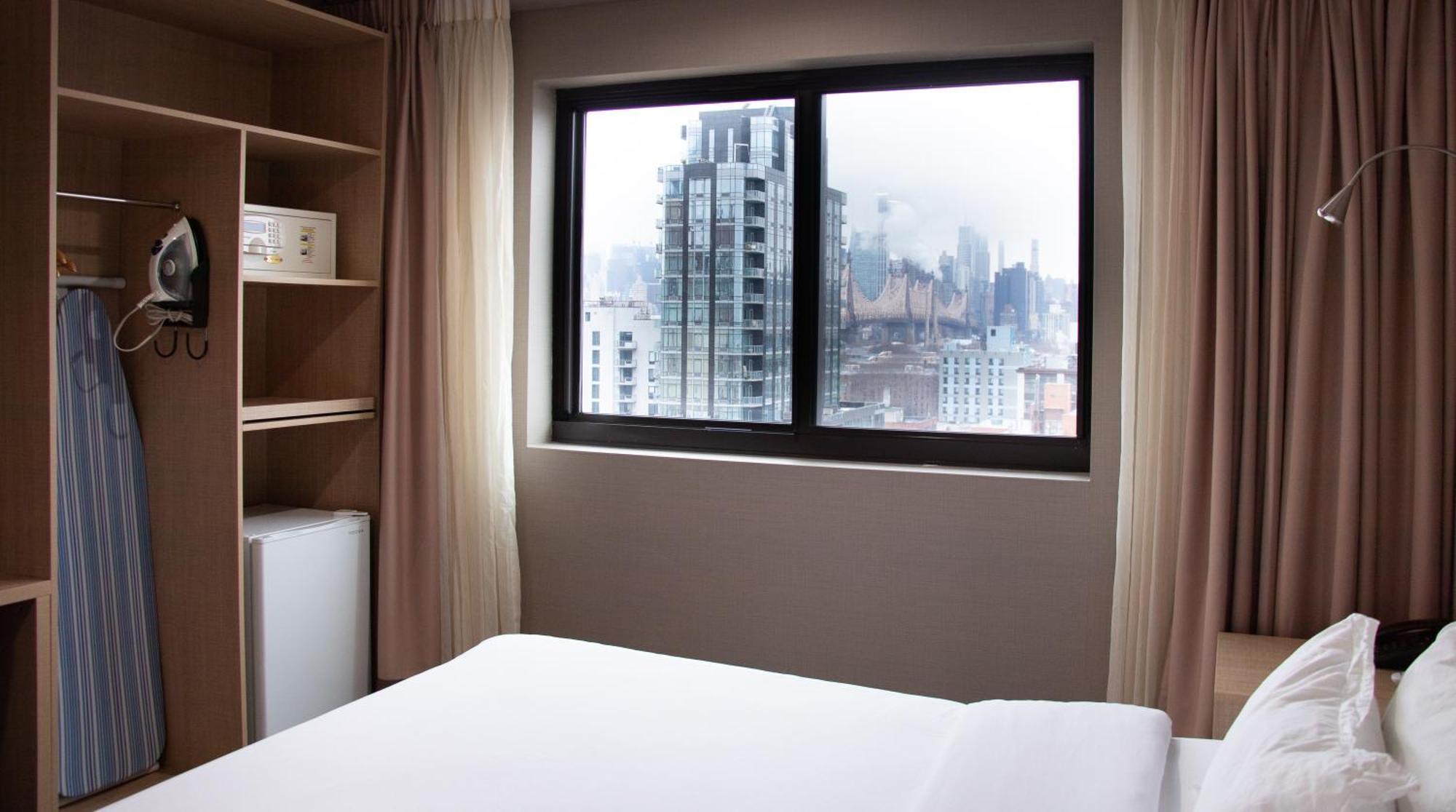 LIC Plaza Hotel New York Esterno foto
