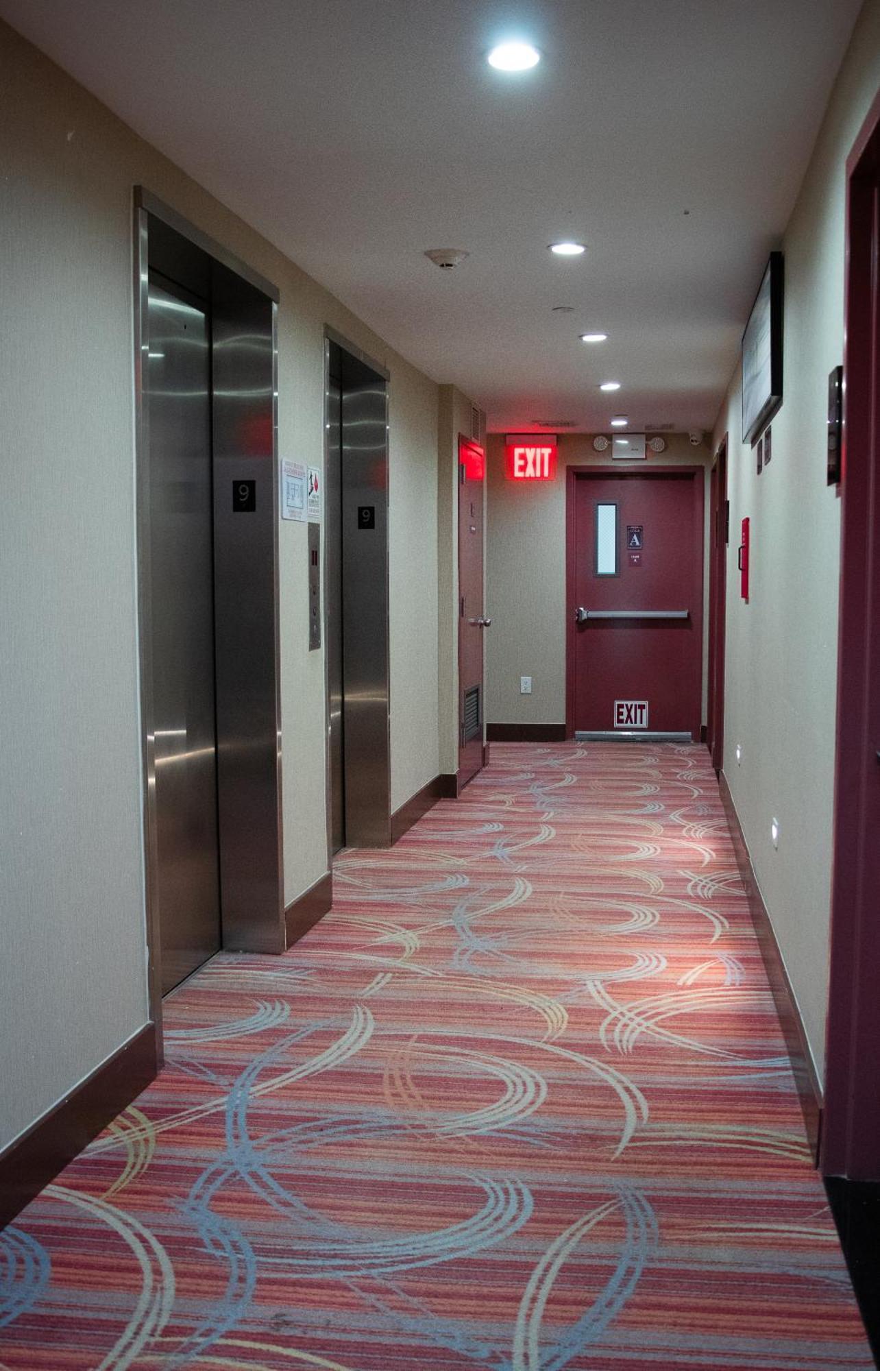 LIC Plaza Hotel New York Esterno foto