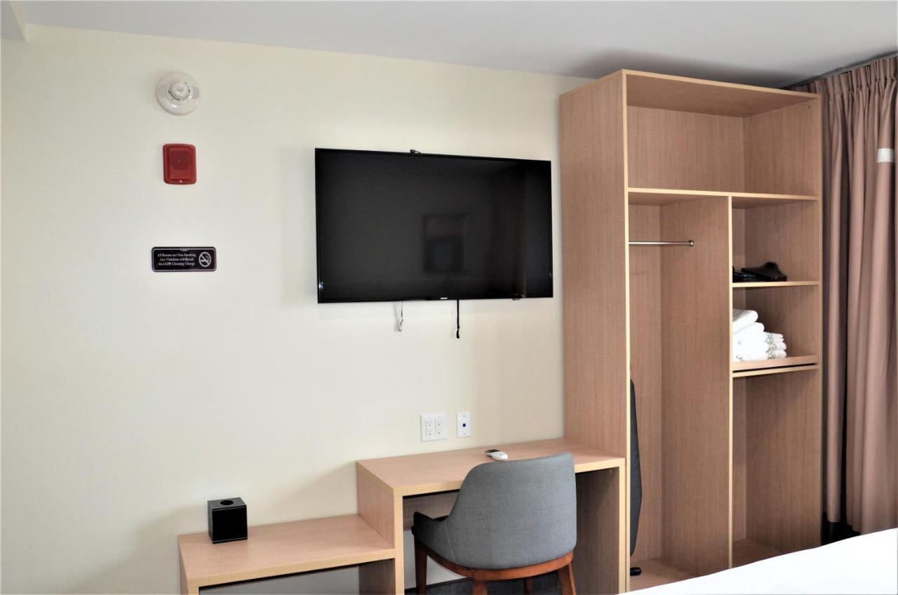 LIC Plaza Hotel New York Esterno foto