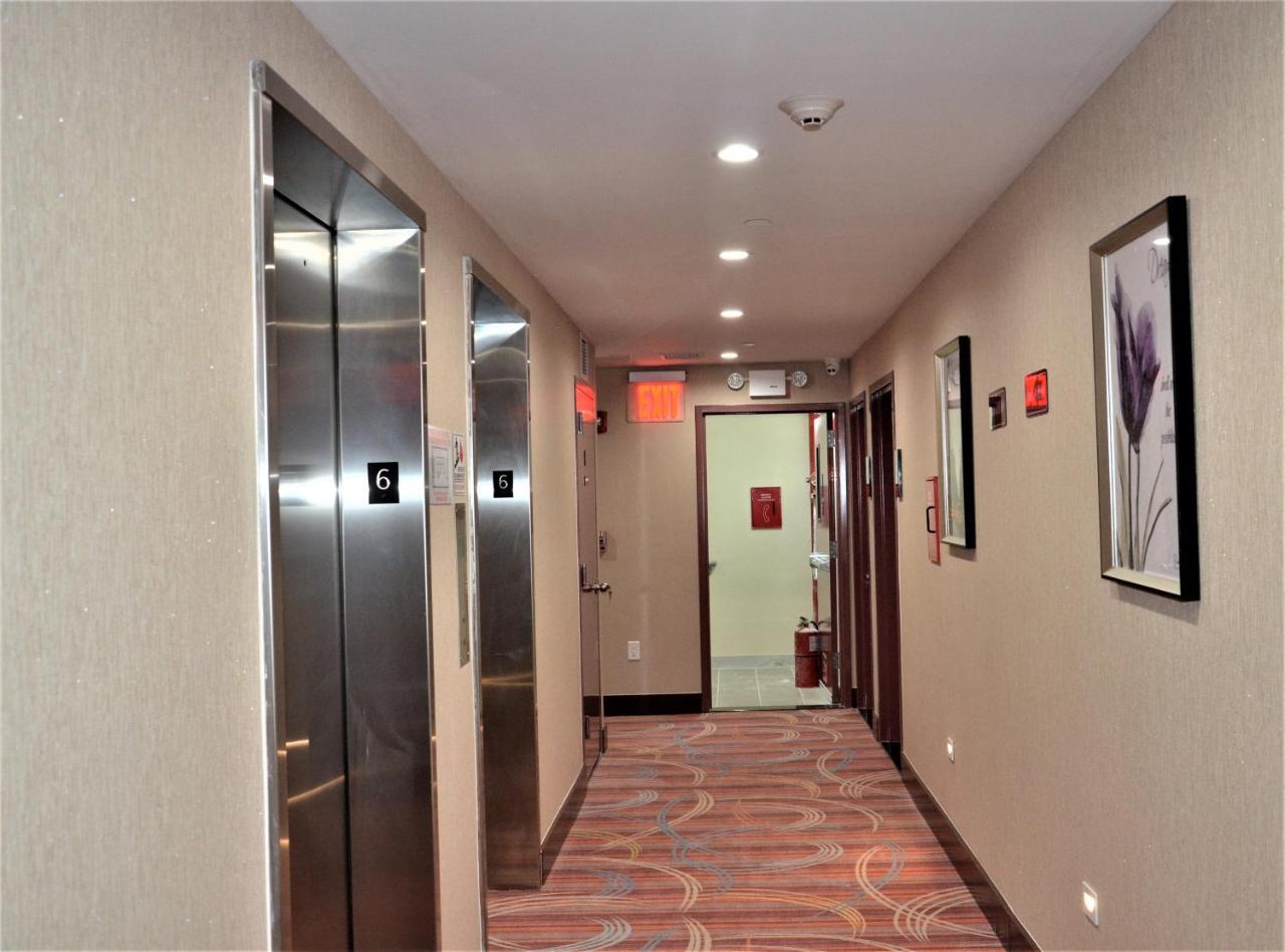 LIC Plaza Hotel New York Esterno foto