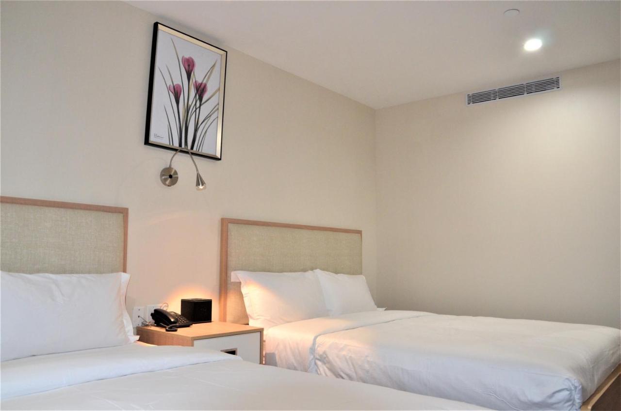 LIC Plaza Hotel New York Esterno foto