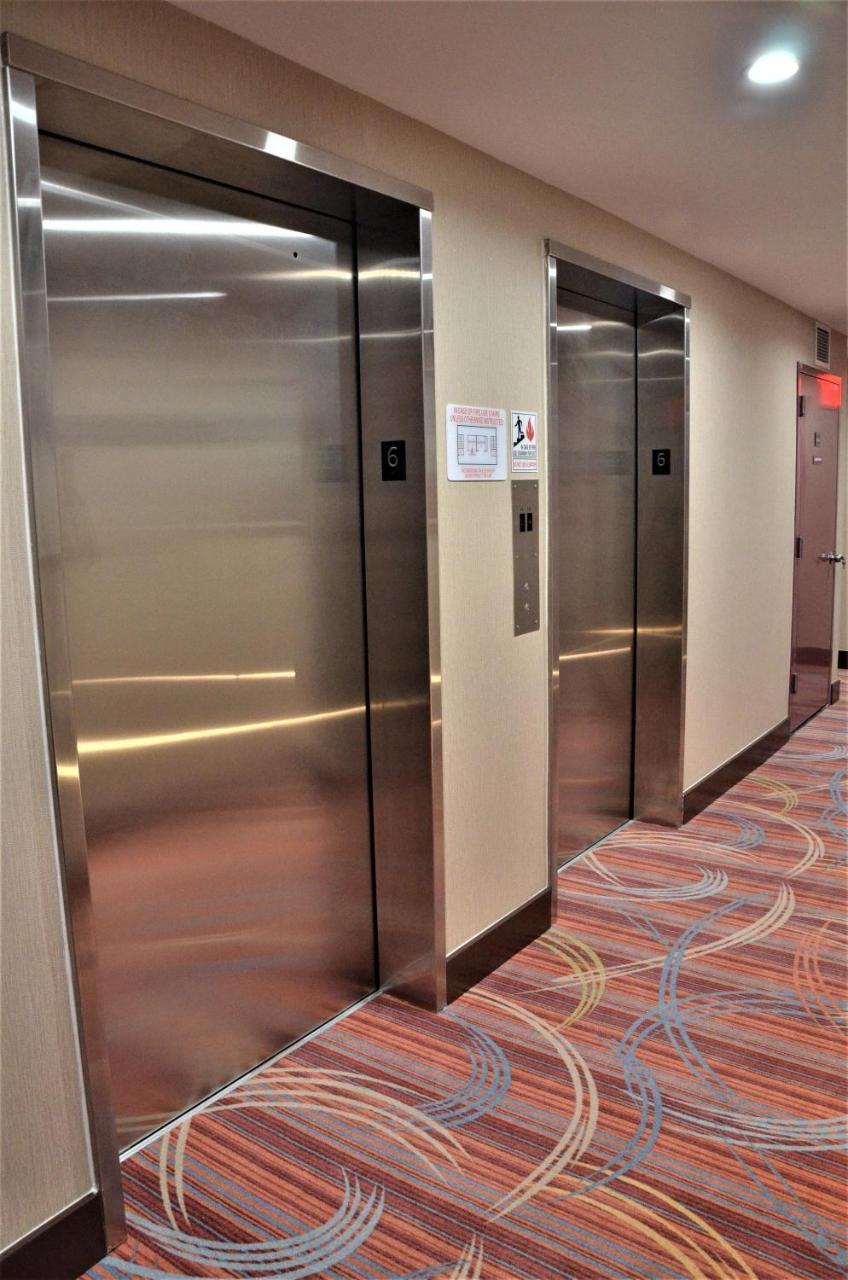 LIC Plaza Hotel New York Esterno foto