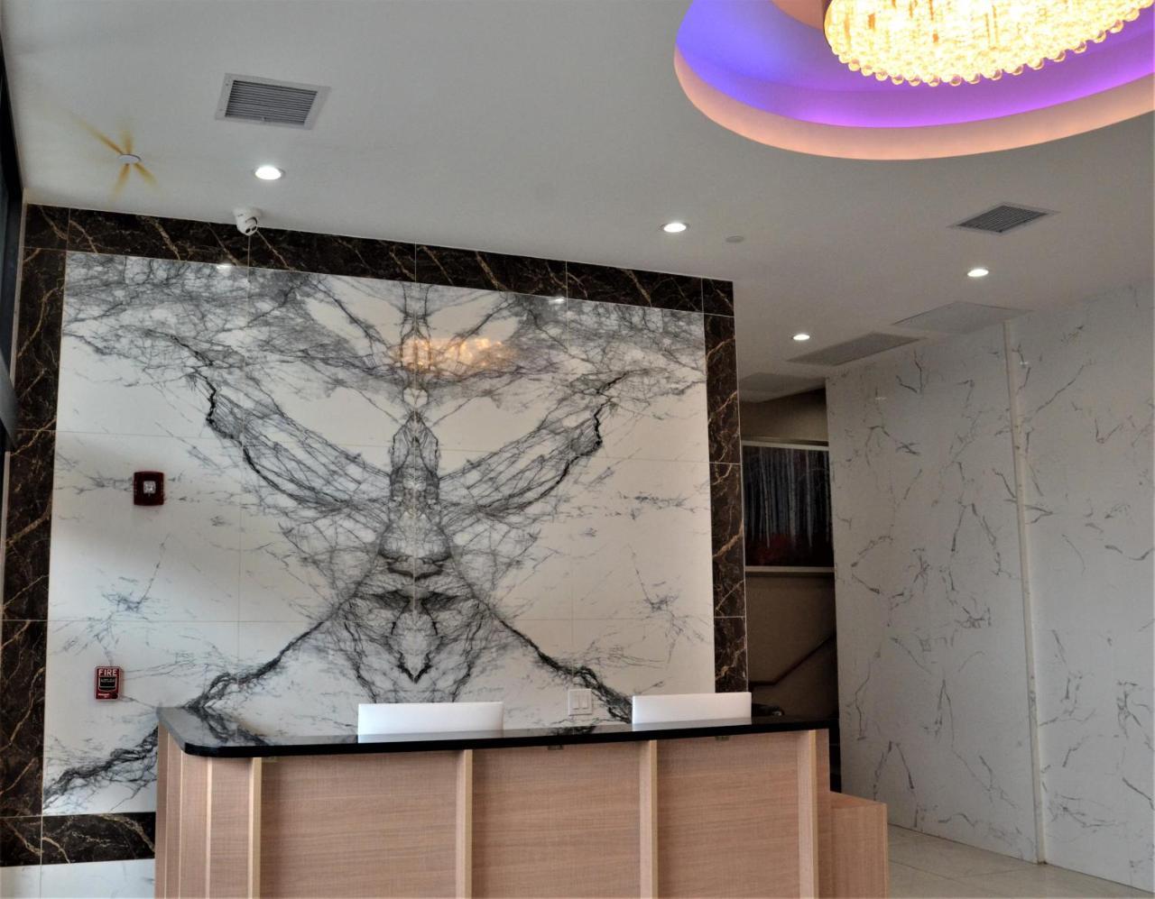 LIC Plaza Hotel New York Esterno foto