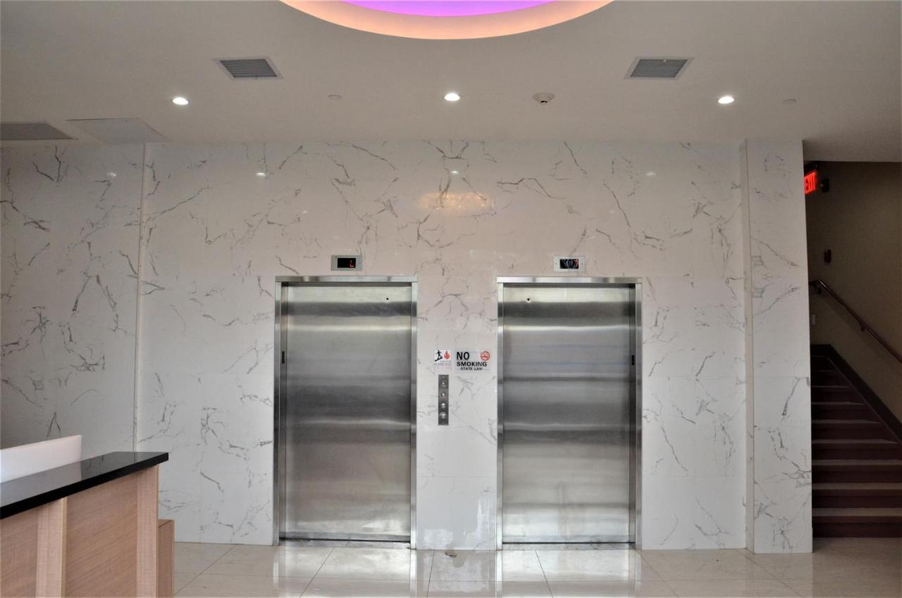 LIC Plaza Hotel New York Esterno foto