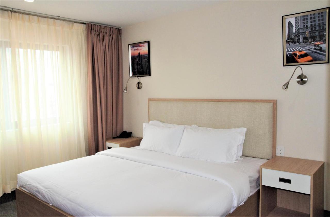LIC Plaza Hotel New York Esterno foto