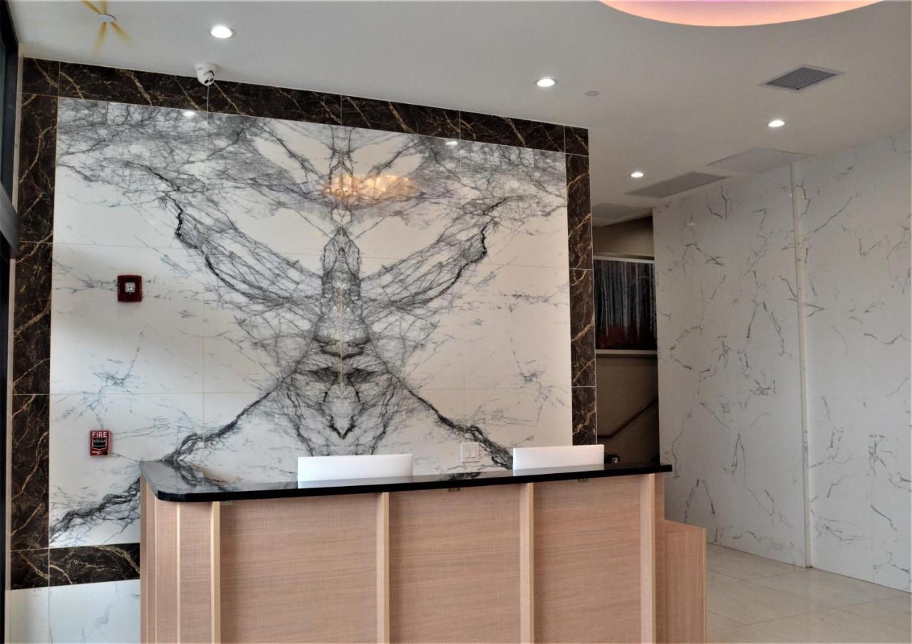 LIC Plaza Hotel New York Esterno foto