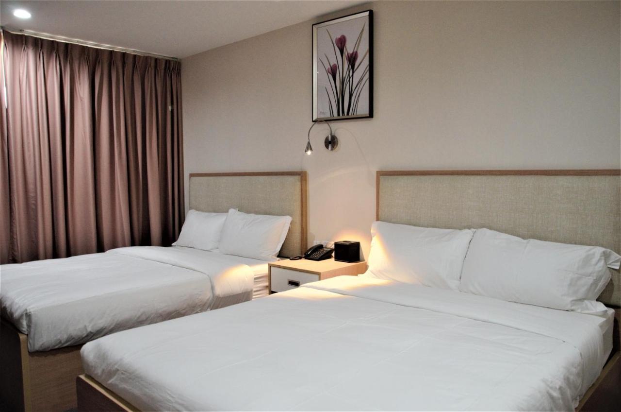 LIC Plaza Hotel New York Esterno foto