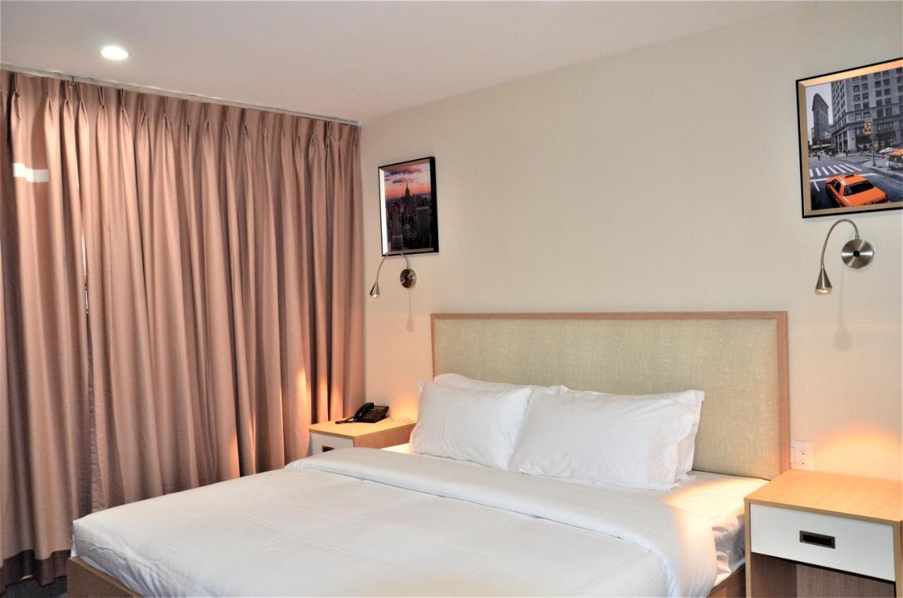 LIC Plaza Hotel New York Esterno foto